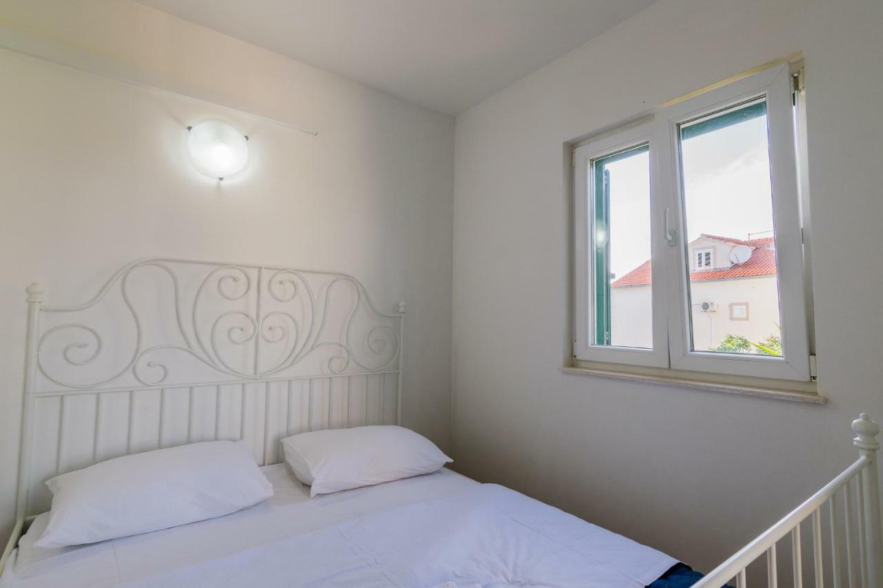 Apartman Emil Supetar Buitenkant foto