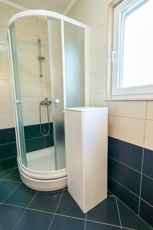 Apartman Emil Supetar Buitenkant foto